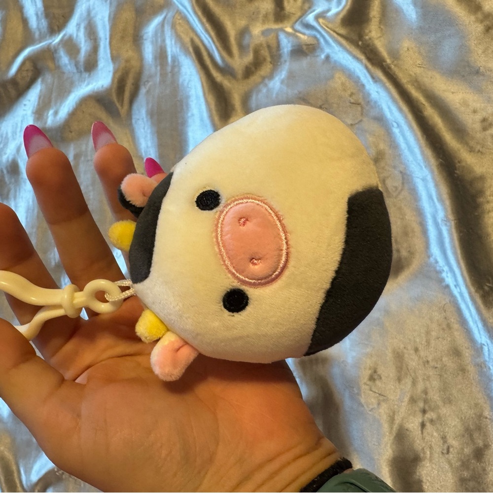Conner the Cow clip Squishmallows